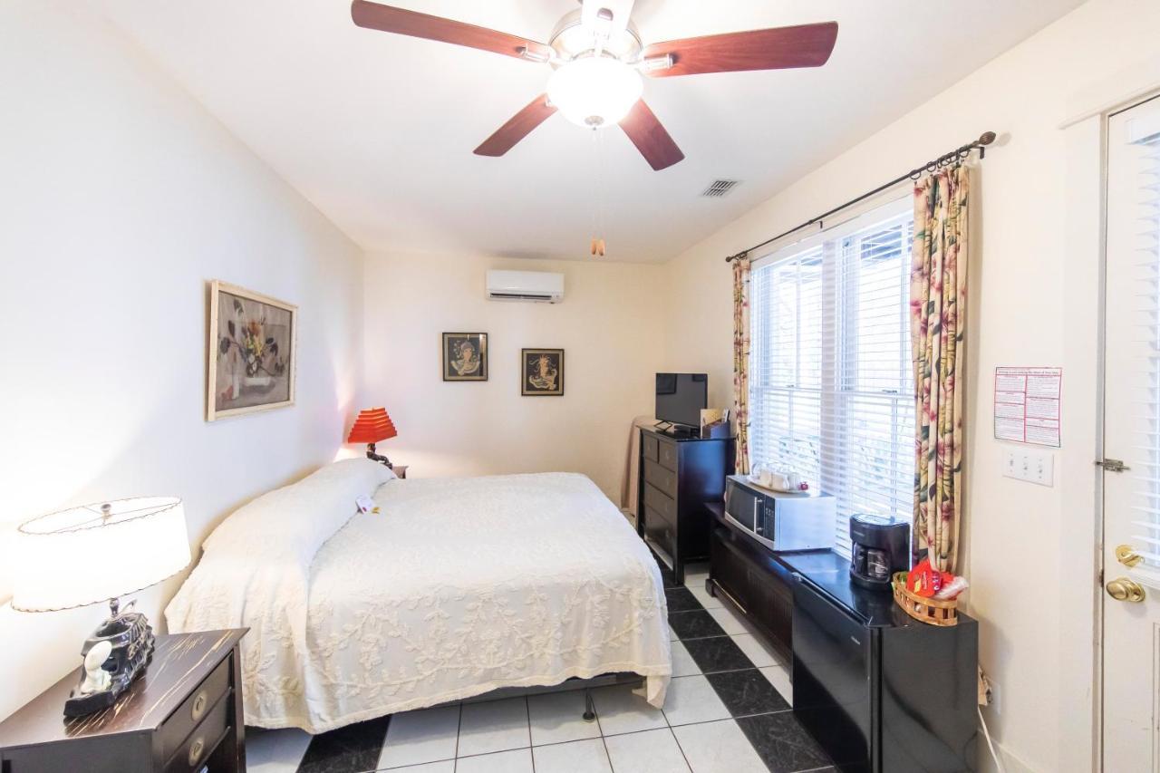 Hibiscus Coffee & Bed & Breakfast Grayton Beach