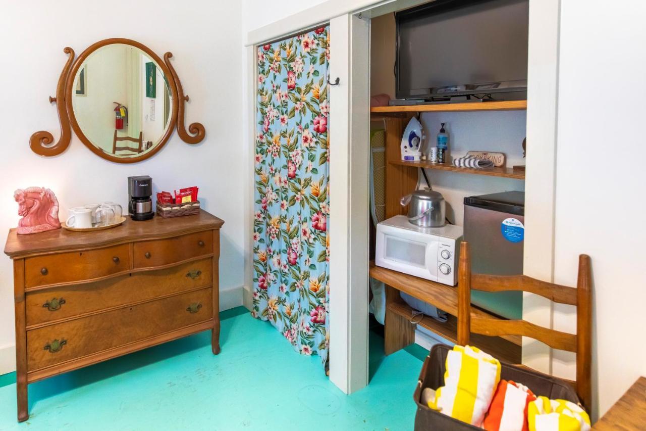 Hibiscus Coffee & Bed & Breakfast Grayton Beach