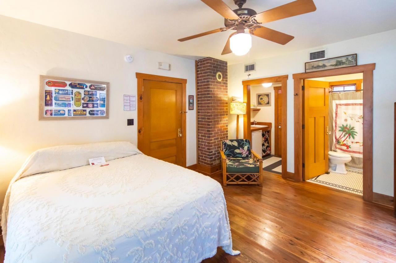 Hibiscus Coffee & Bed & Breakfast 4*