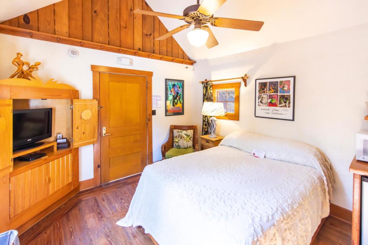 Hibiscus Coffee & Bed & Breakfast 4*