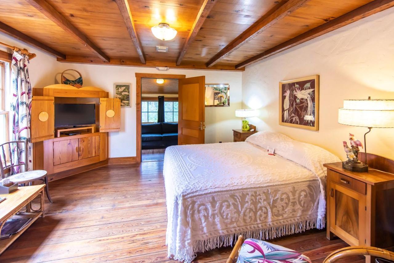 Hibiscus Coffee & Bed & Breakfast 4*