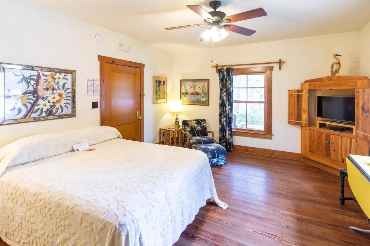 Bed & Breakfast Hibiscus Coffee & 4*
