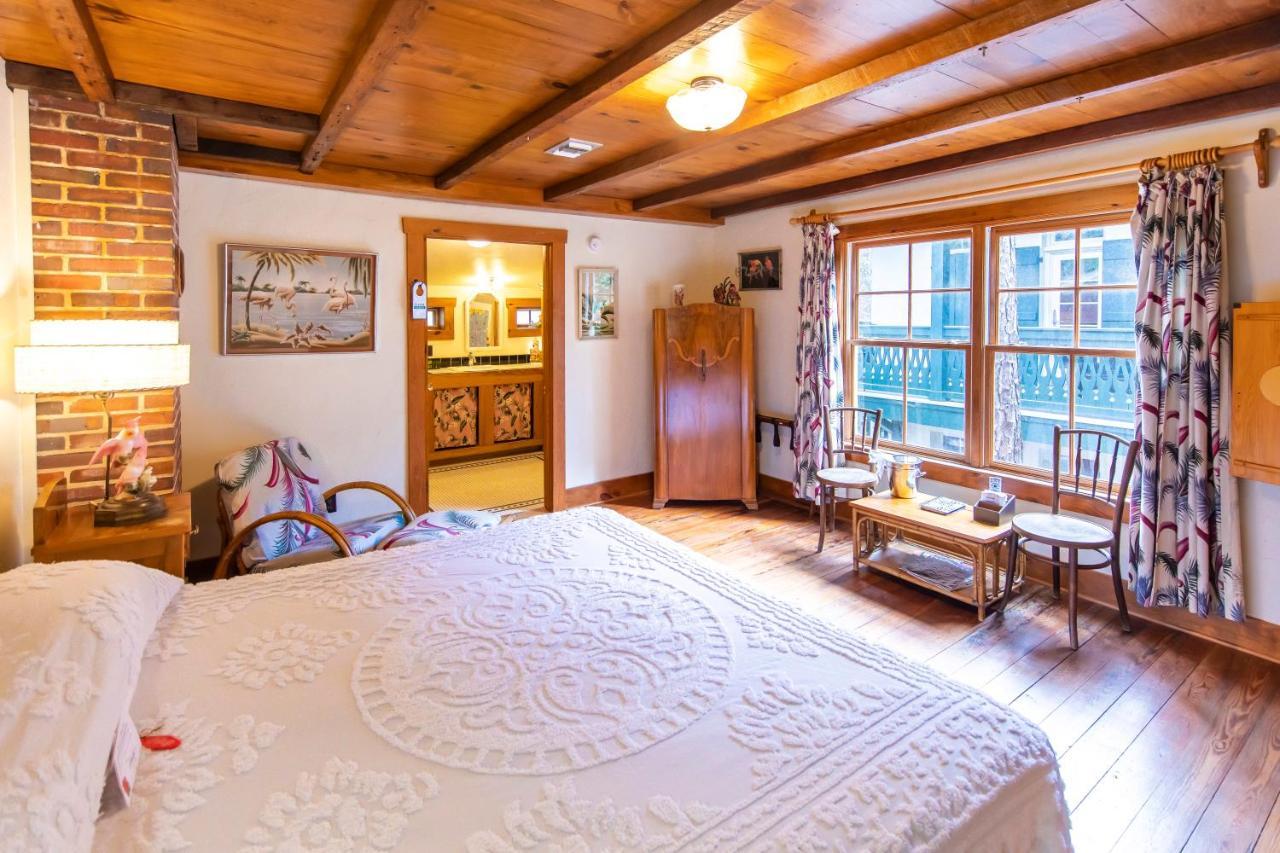 Bed & Breakfast Hibiscus Coffee & Grayton Beach