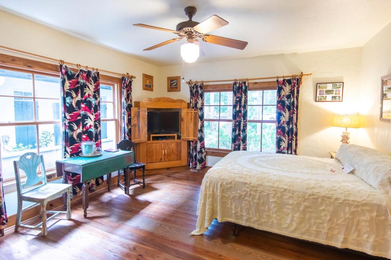 Hibiscus Coffee & Bed & Breakfast 4*