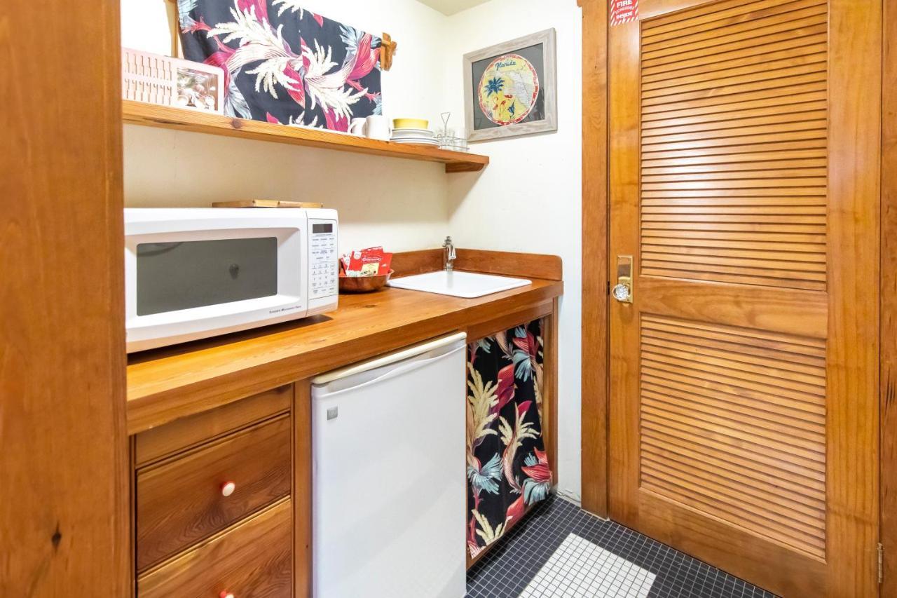Hibiscus Coffee & Bed & Breakfast 4*